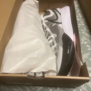 Kyrie 8 white/white/black basketball shoes